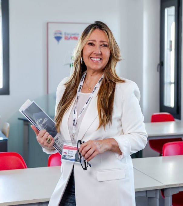 Charo Sollero, agente de RE/MAX Kompas especializada en negociación y valoración de ofertas